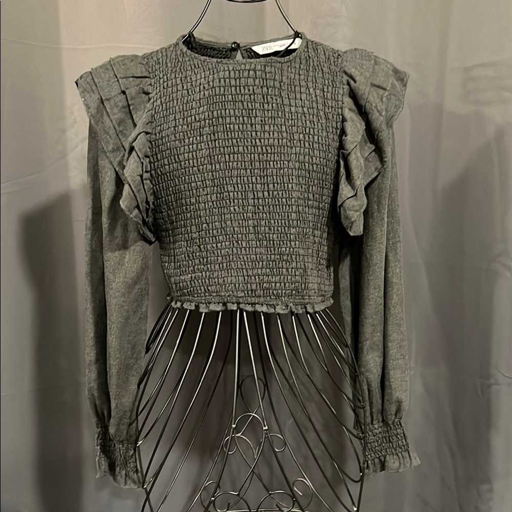 Zara xsmall Gray Smocked Ruffle Sleeve Top